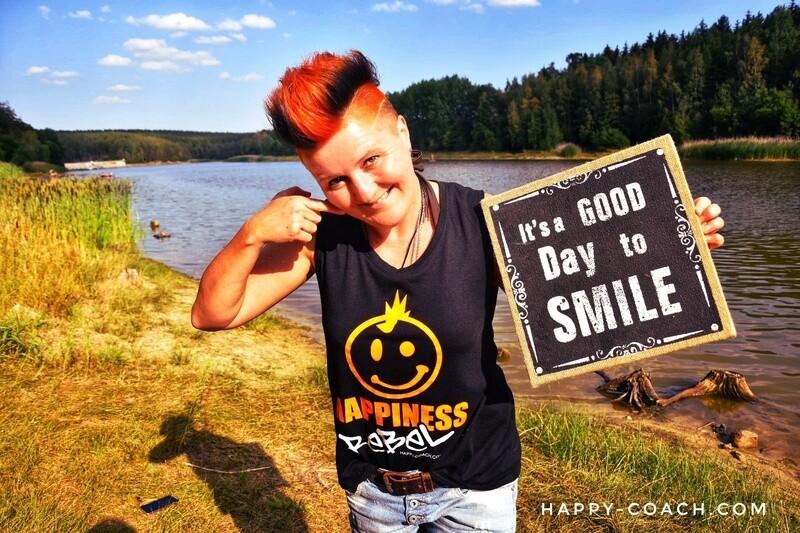 09. HAPPINESS REBEL
- Women`s Freedom Sleeveless Tee