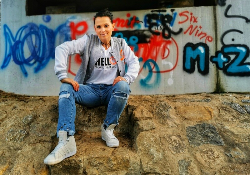 04 - 6. HELLO NICE TO MEET YOU
- Das POSITIVE STATEMENT Shirt, 
verschiedene Motive
