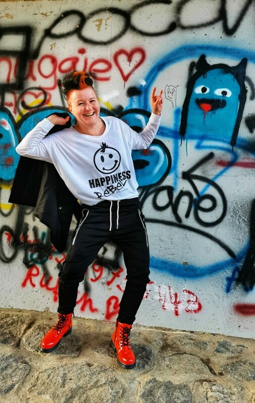 14.2 HAPPINESS REBEL
- Women`s Freedom Longsleeve