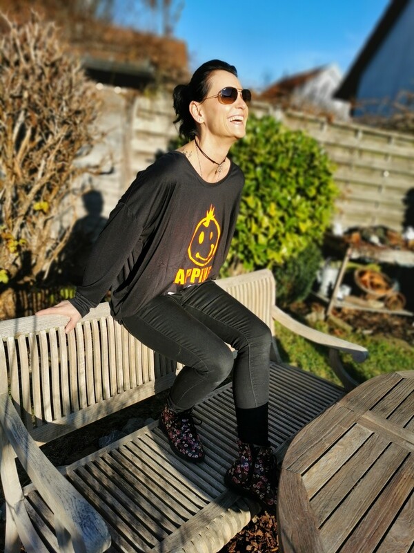 14.3 HAPPINESS REBEL
- Women`s Freedom Longsleeve