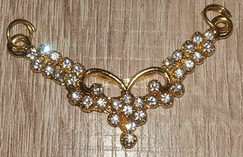 Pendent with white stones