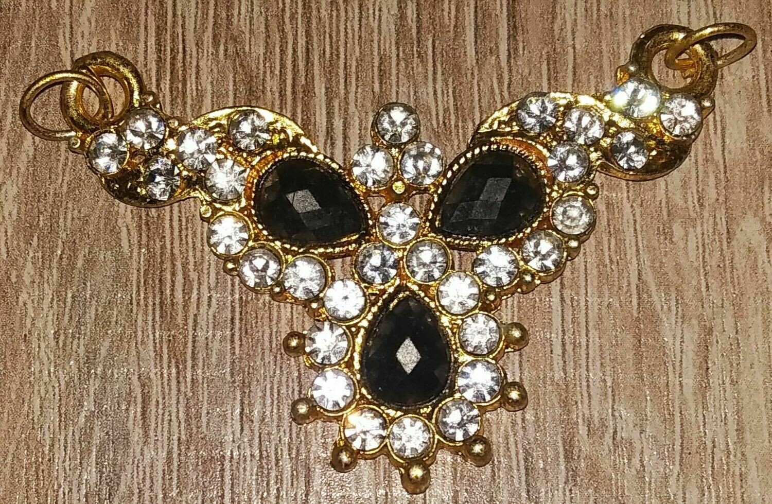 Pendent with black stones