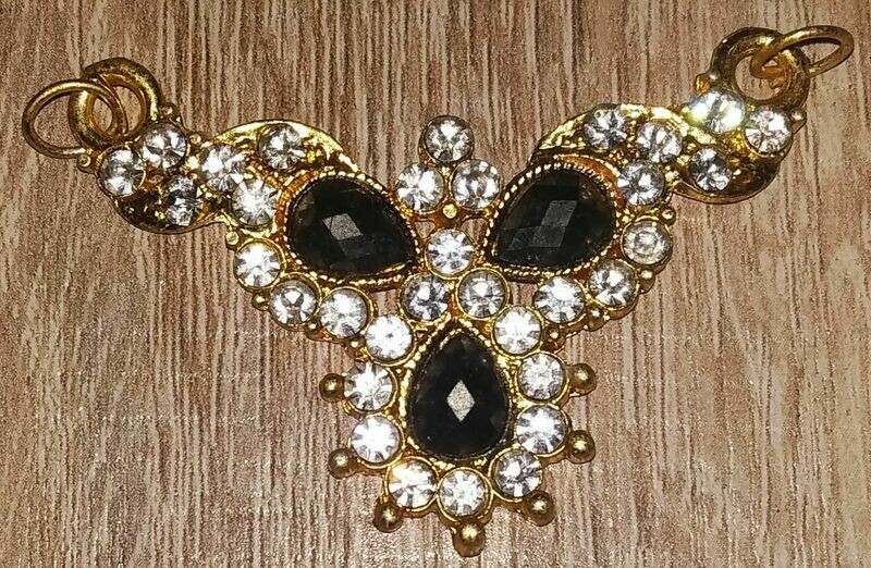 Pendent with black stones