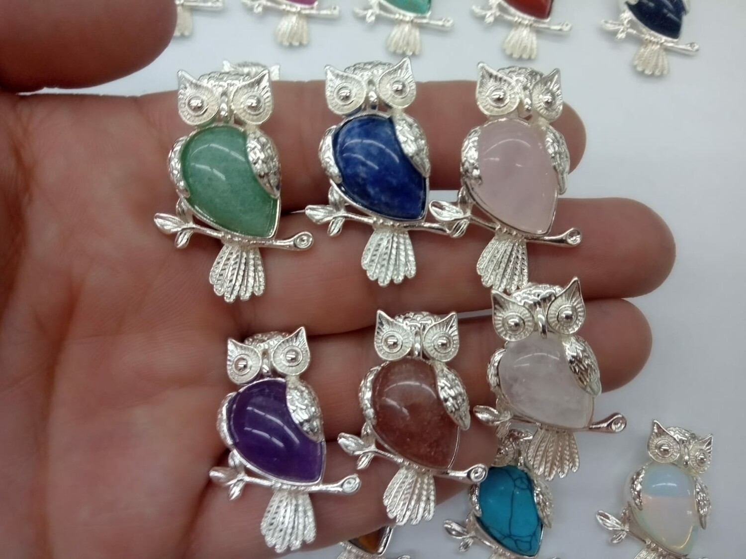 Dije búho con cabujón en gota