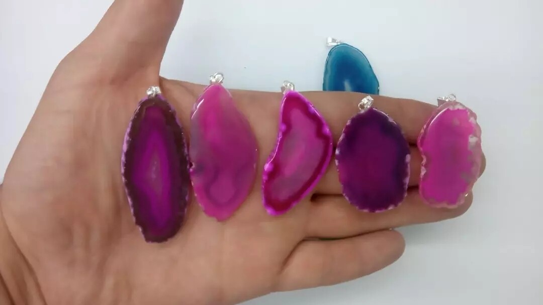 Dije chapa de Ágata con pino
