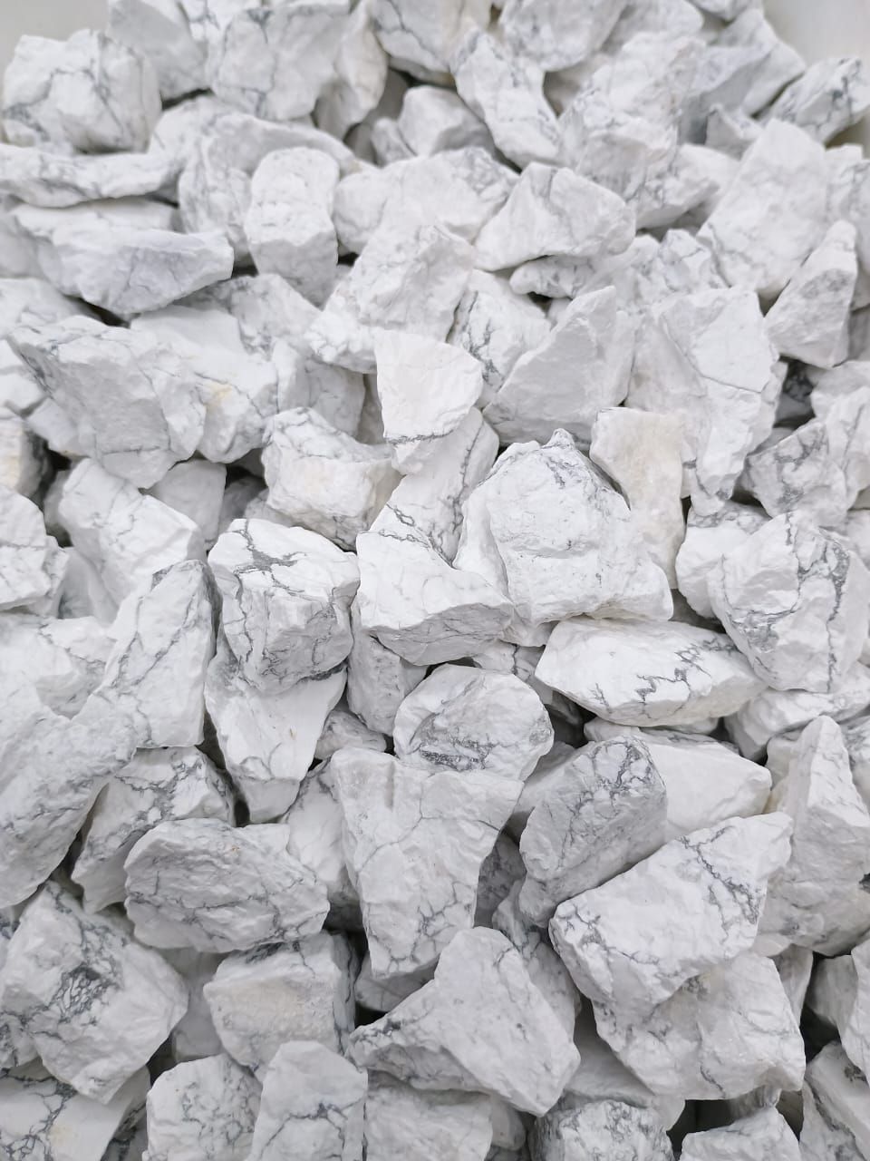 Howlite en bruto por 100grs
