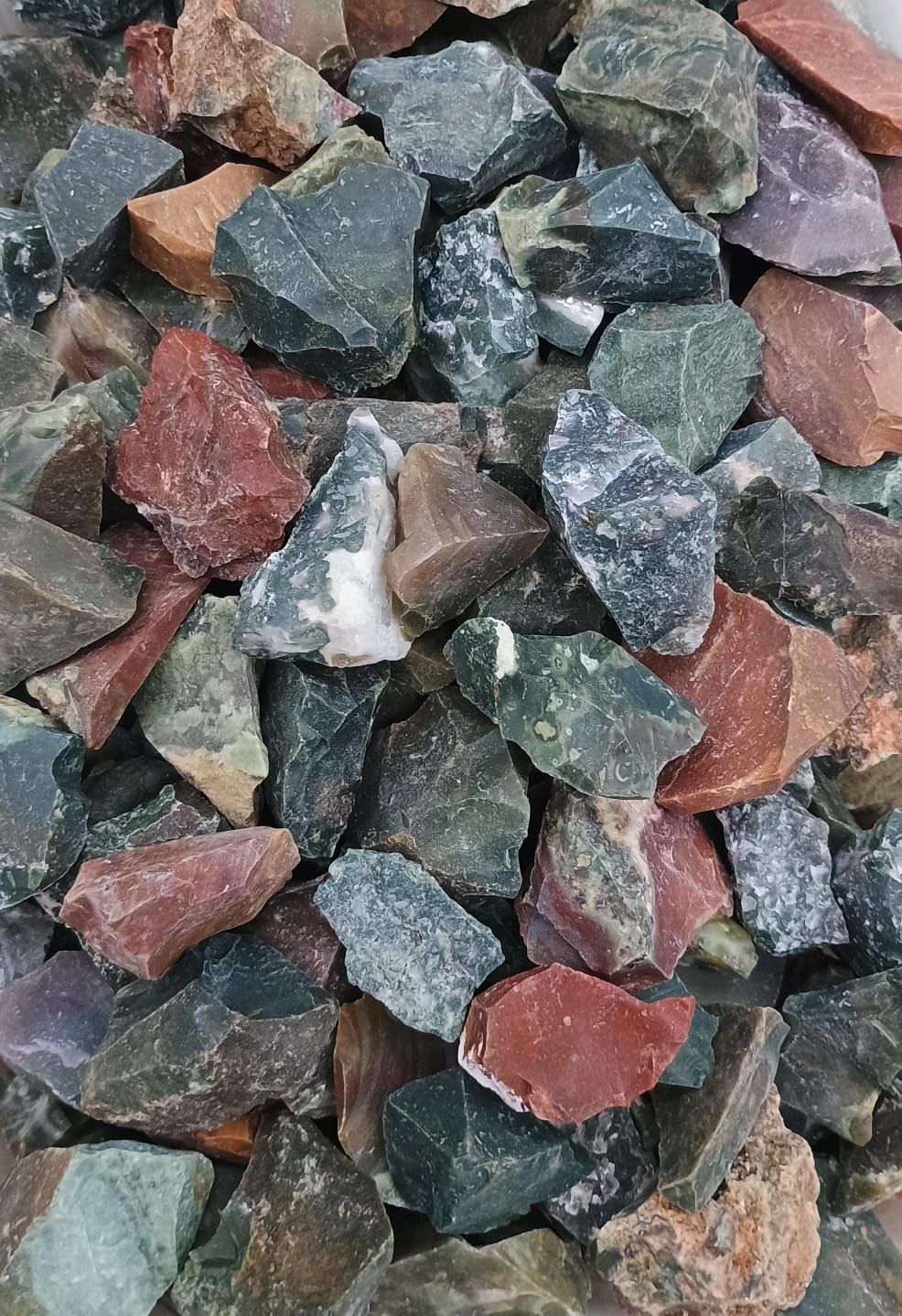Jaspe heliotropo ( sanguíneo) en bruto por 100grs