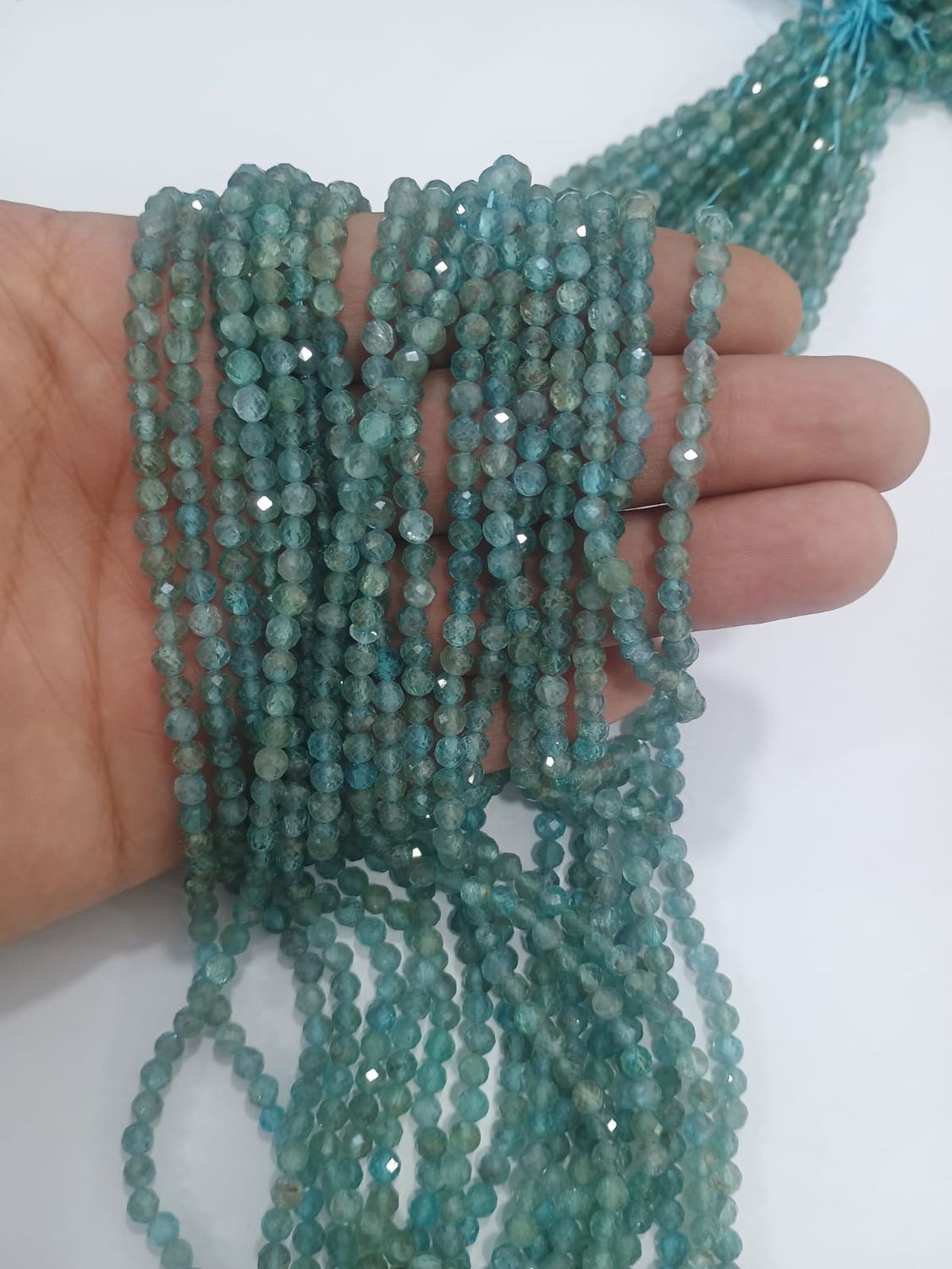 Tira de bolita facetada 4mm, piedras disponibles: cianita azul