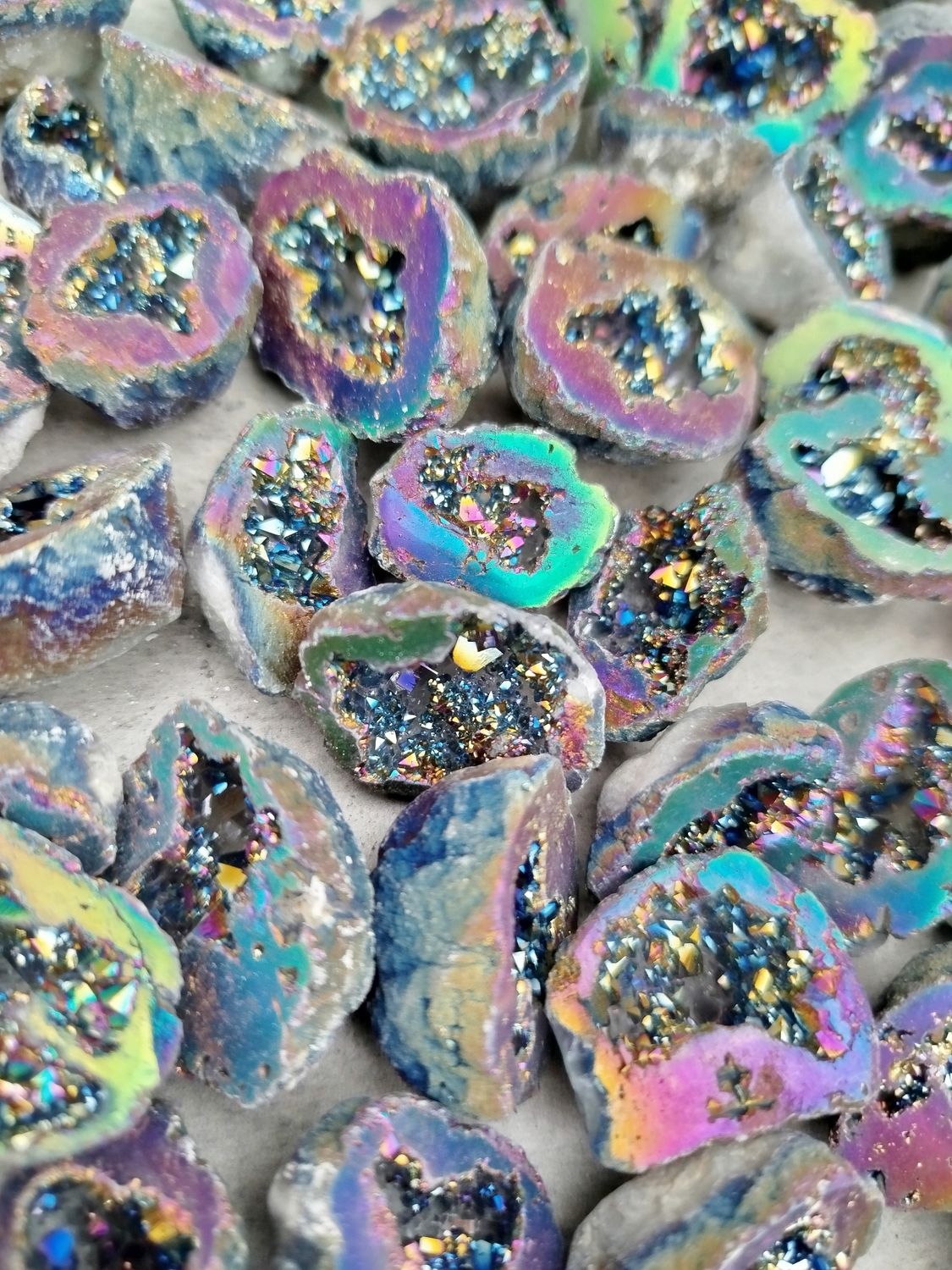 Geodas de cuarzo aura arcoiris por 100grs