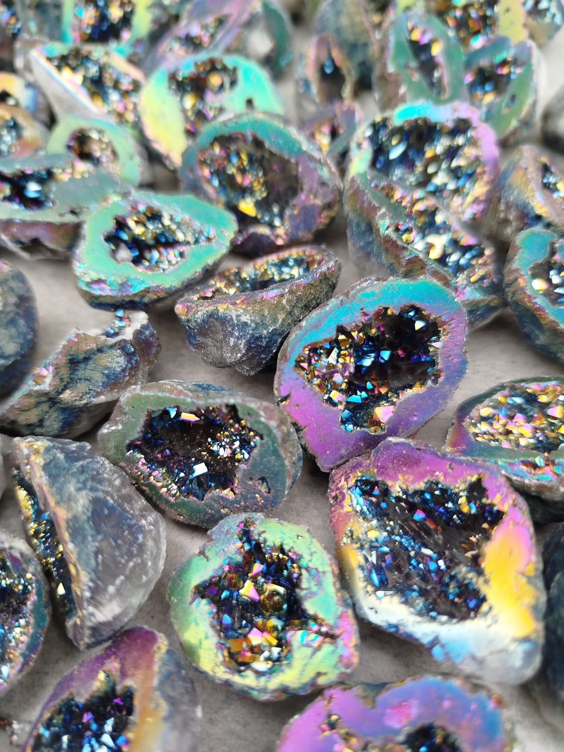 Geodas de cuarzo aura arcoiris por 50grs