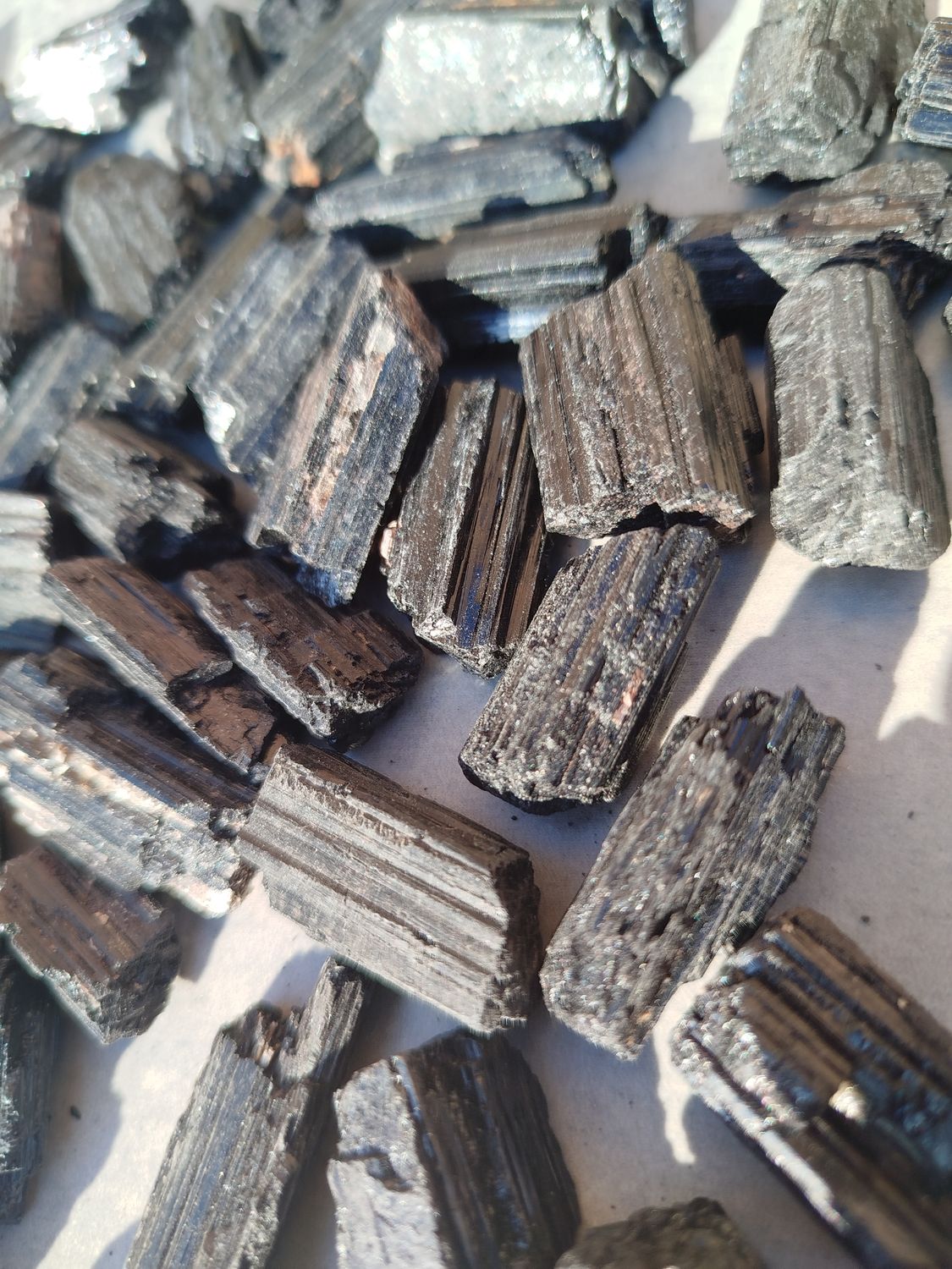 Turmalina negra en bruto por 100grs