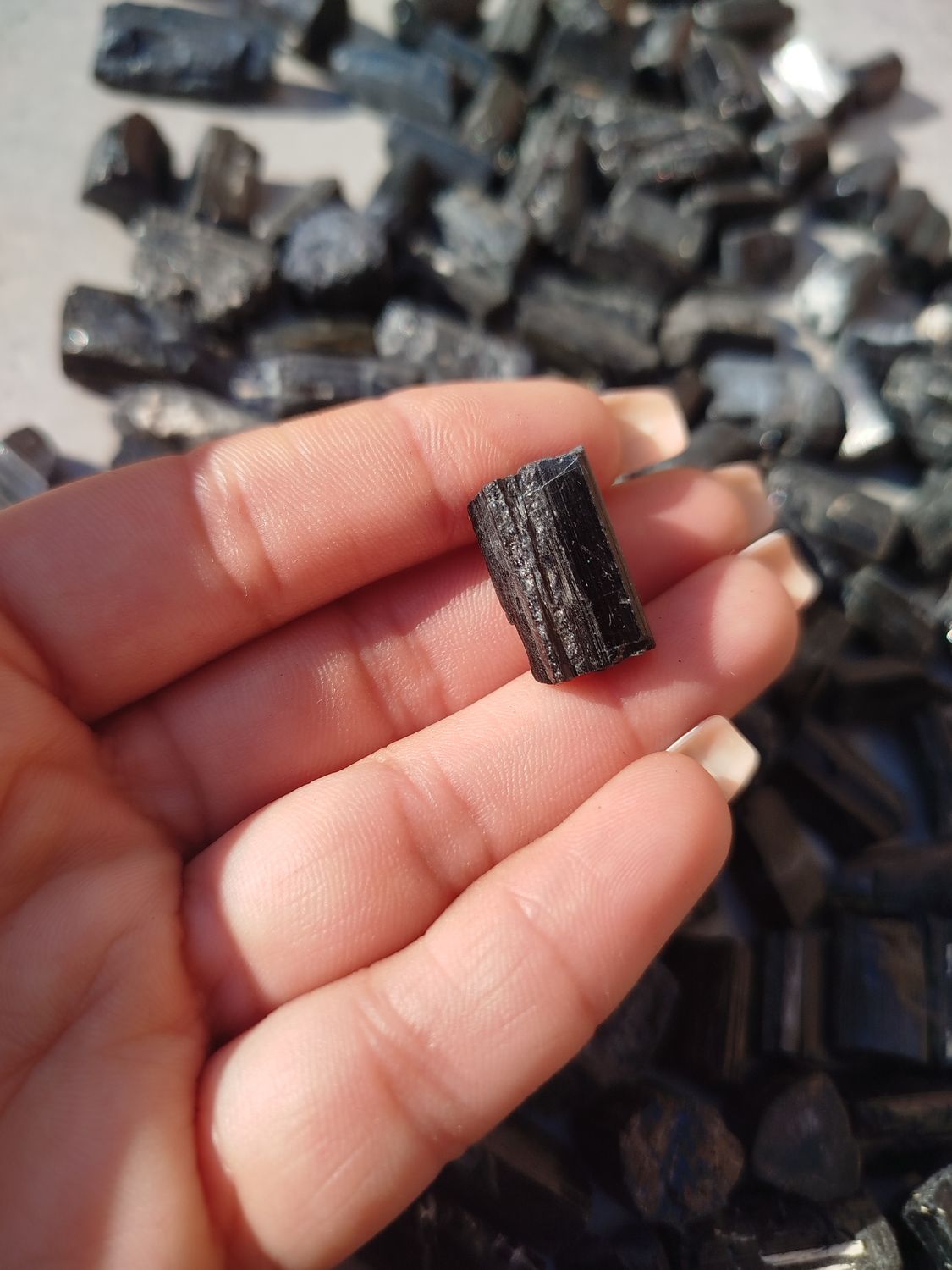 Turmalina negra en bruto compactada por 100grs