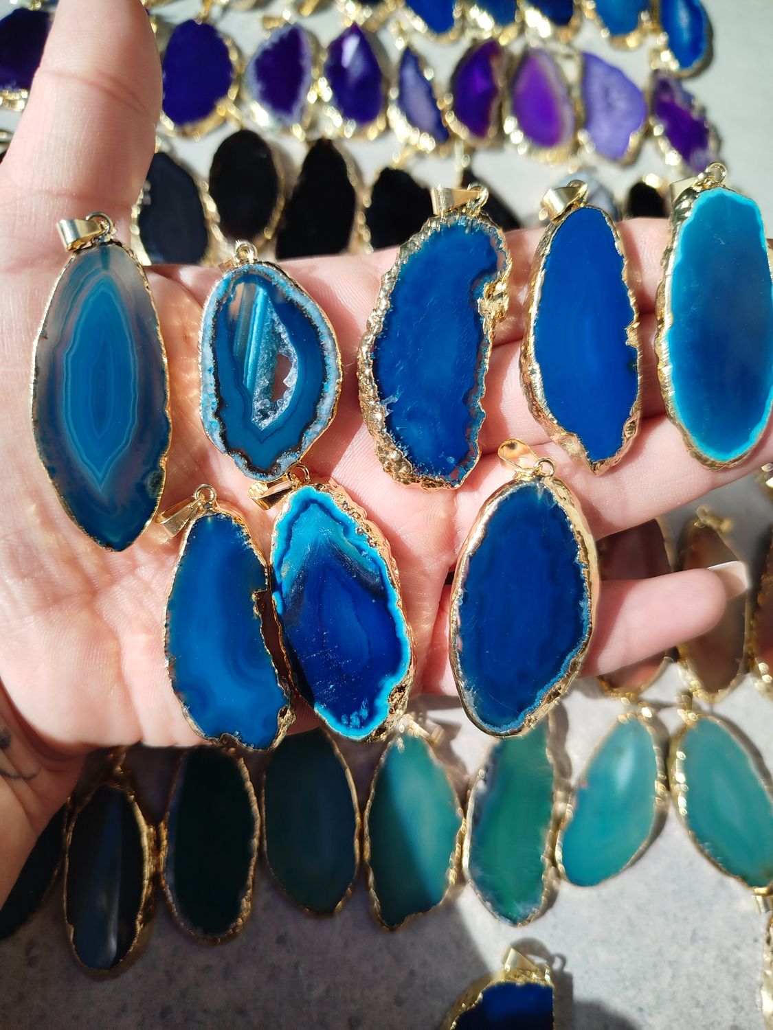 Chapas chicas con baño dorado