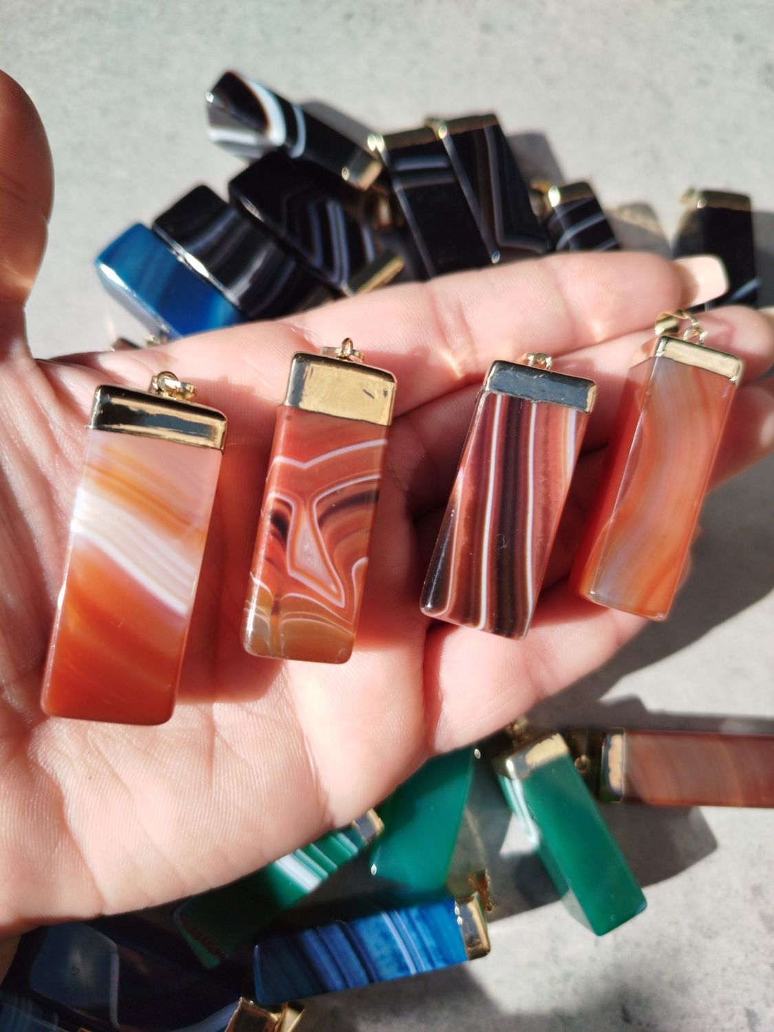 Rectángulos de agatas con baño dorado