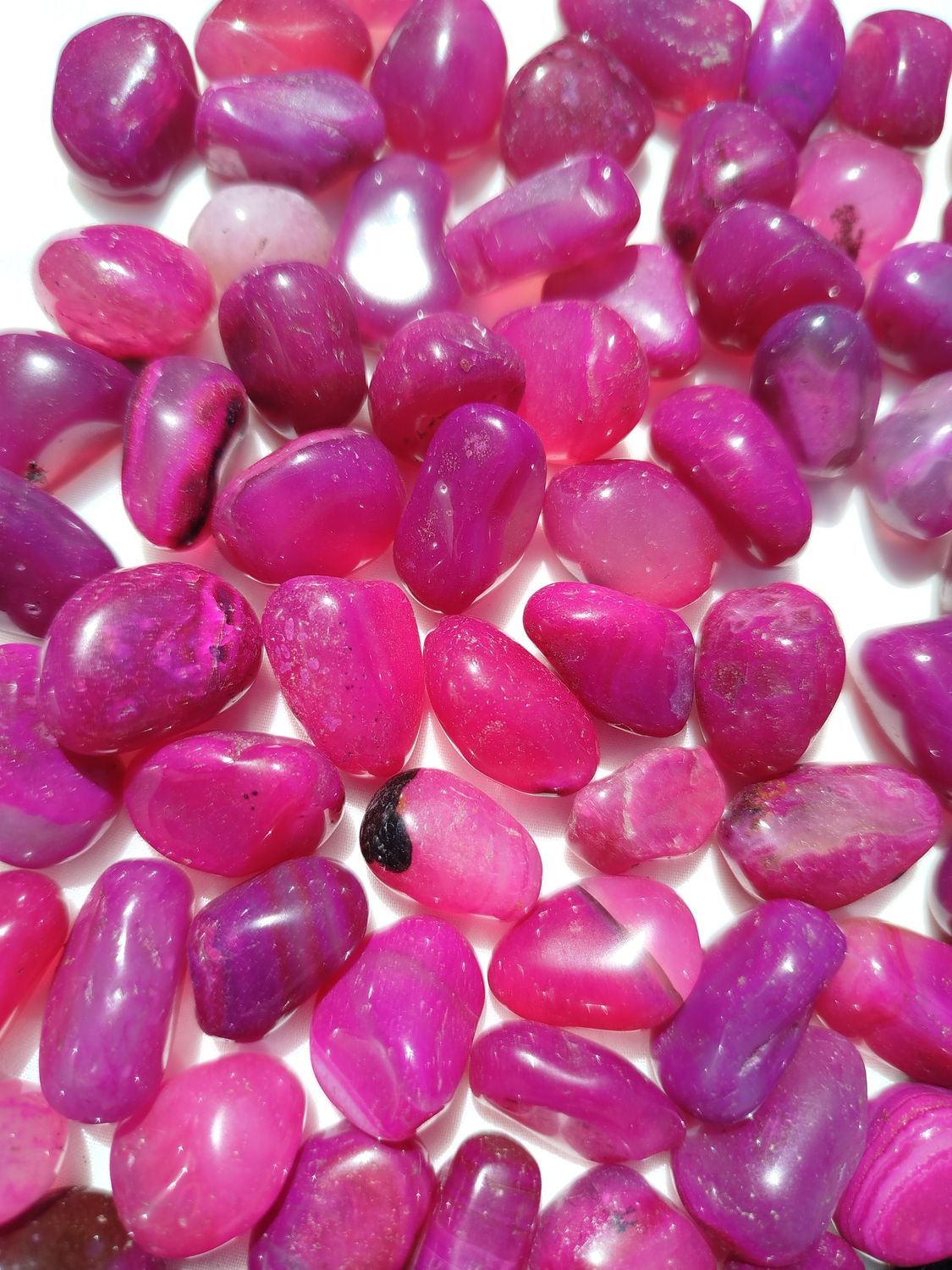 Agata fucsia rolada por 100grs