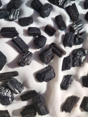 Turmalina negra en bruto por 100grs