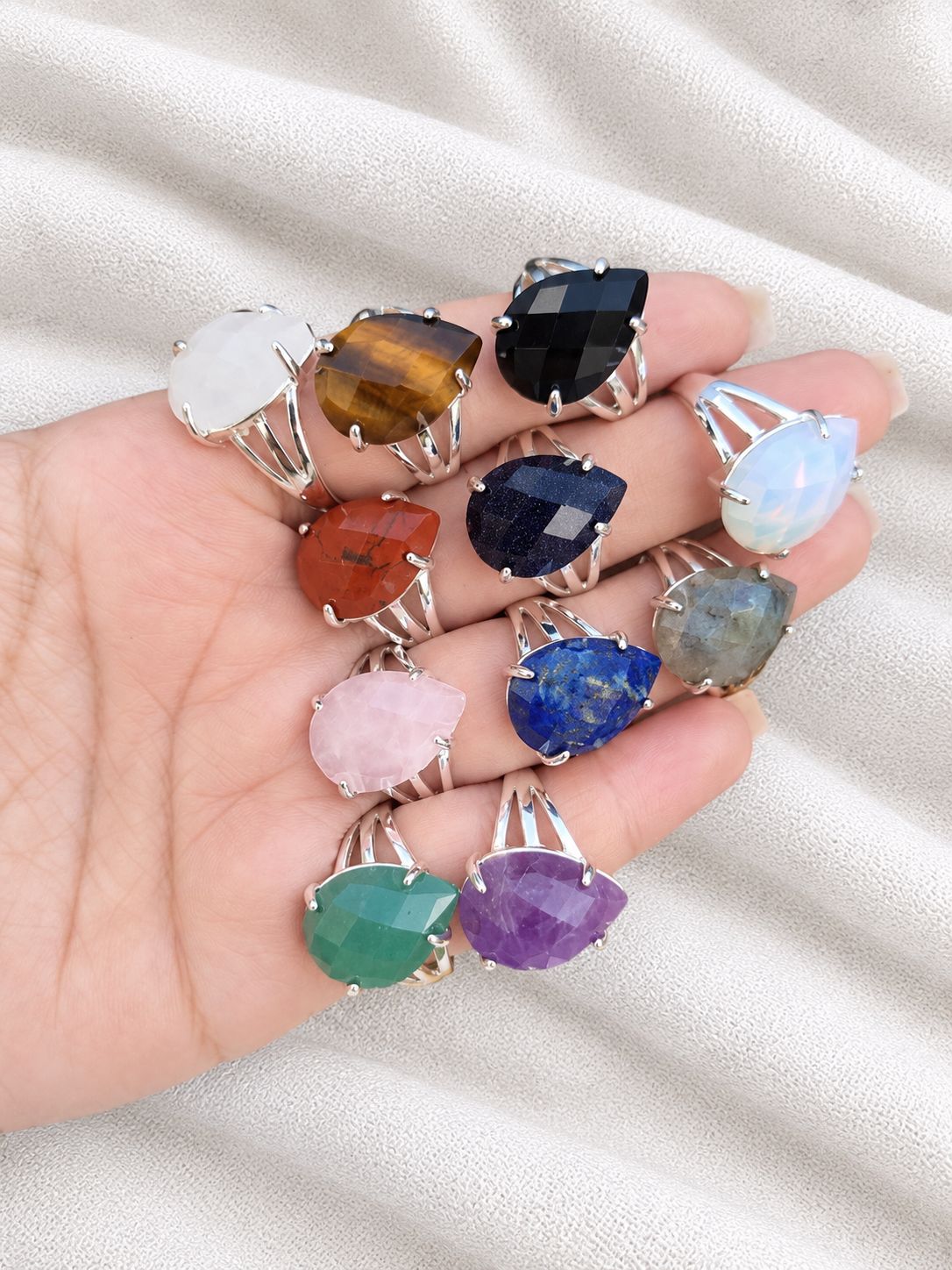 Anillo gota Facetada
