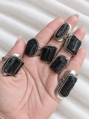 Anillo alpaca turmalina negra