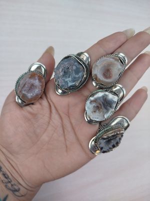 Anillos de geodas de agatas en alpaca