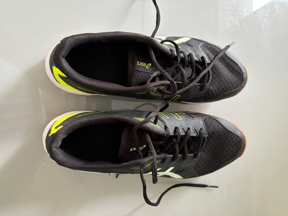 Pre worn Asics gel-rocket 11 hardcourt shoes