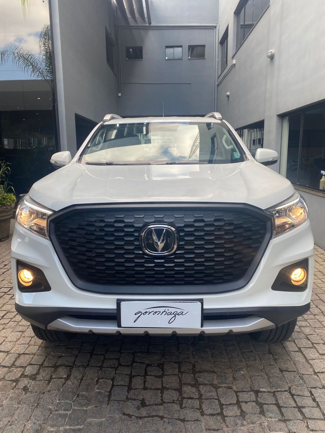 HUNTER 4X2  LUXURY