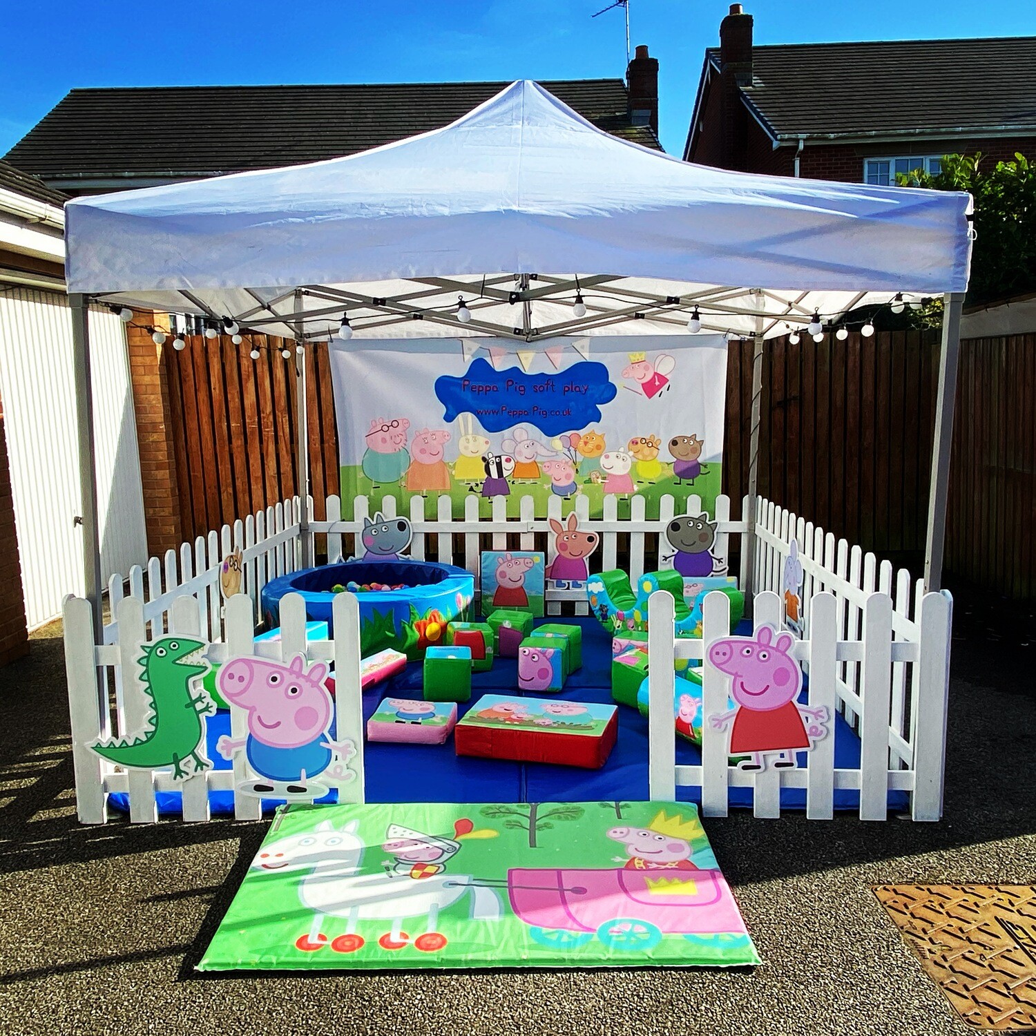 Peppa Pig soft play kingdom set £149 Peppa Pig soft play kingdom set £149