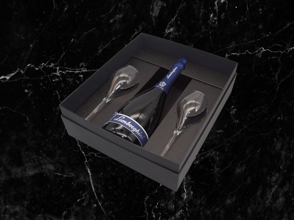 Lamborghini bauletto regalo nero  1 bottiglia di spumante  + 2 calici con logo  (vino non incluso)