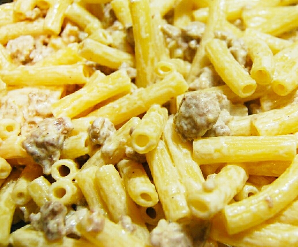 Maccheroni con panna e salsiccia