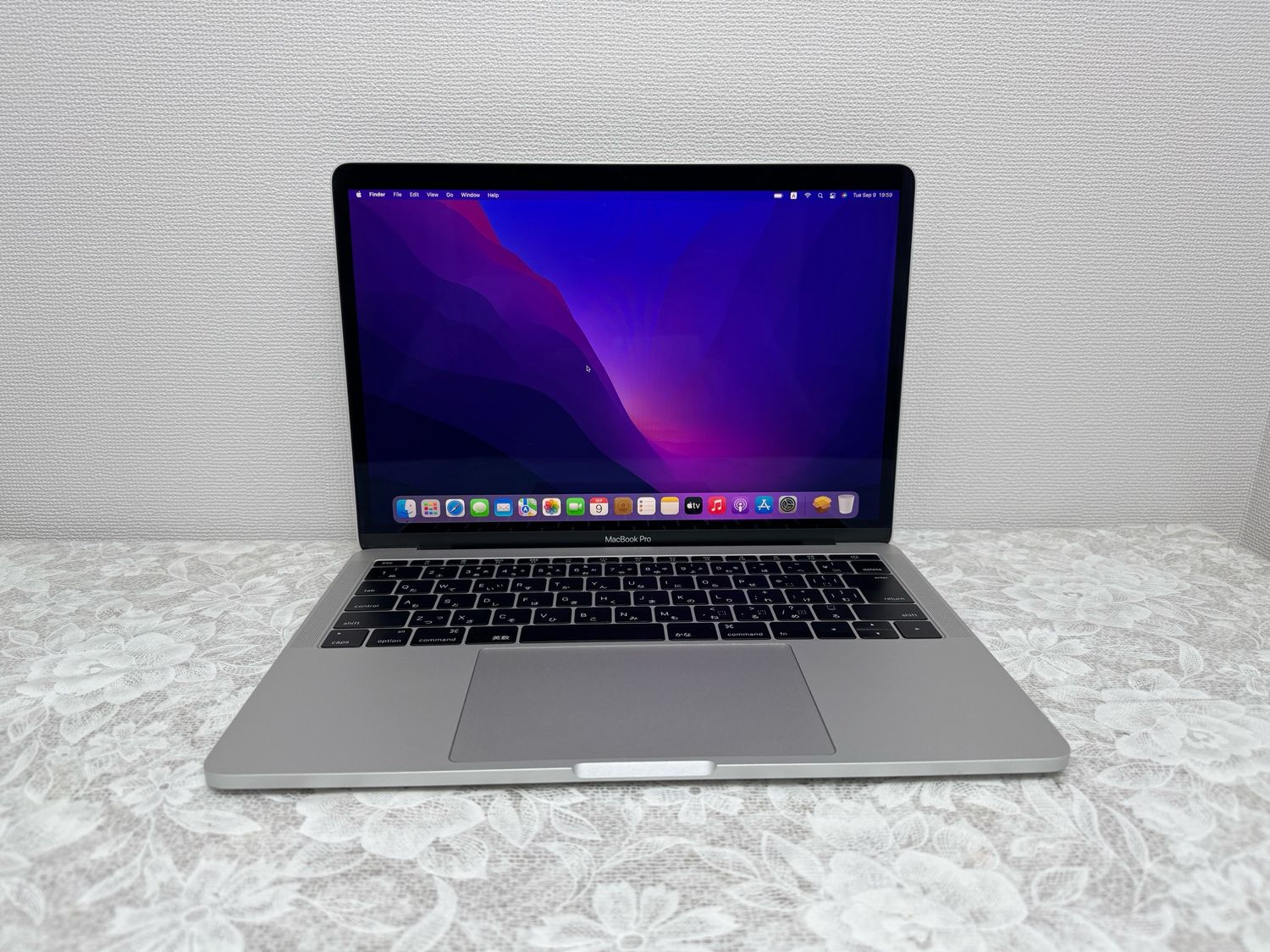 美品MacBook2016 Corei5 1.3GHz/8GB/256GB MacBookPro 13インチ Touch Bar搭載モデル[2016年/SSD 256GB/メモリ