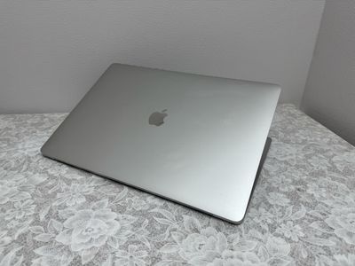 MacBook Pro 15” 2017 16GB 2TB Intel+ Radeon Graphics