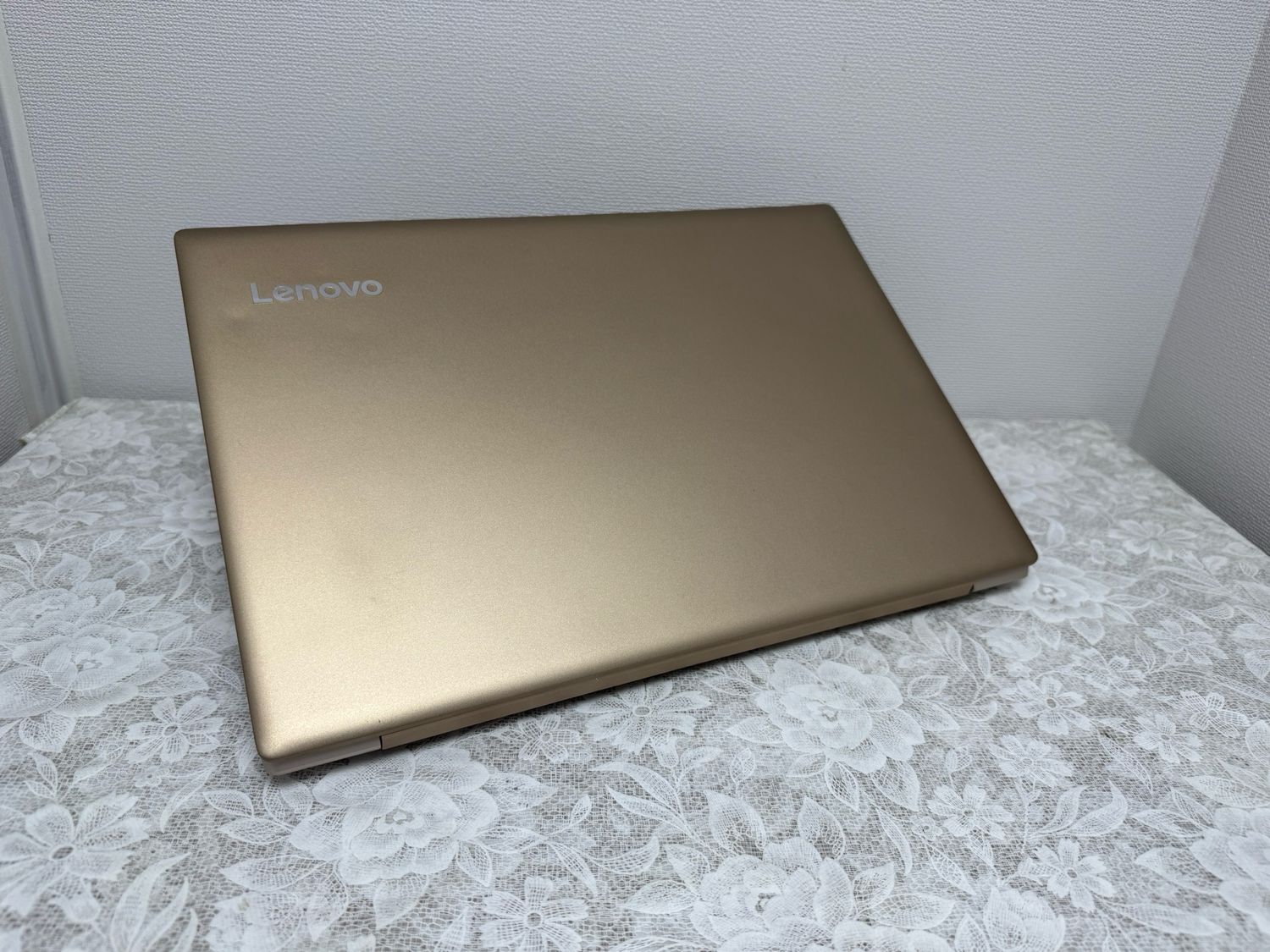 Lenovo ideapad 520-15IKB ゴールド ヒンジ損傷 ジャンク Lenovo IdeaPad 520-15IKB
