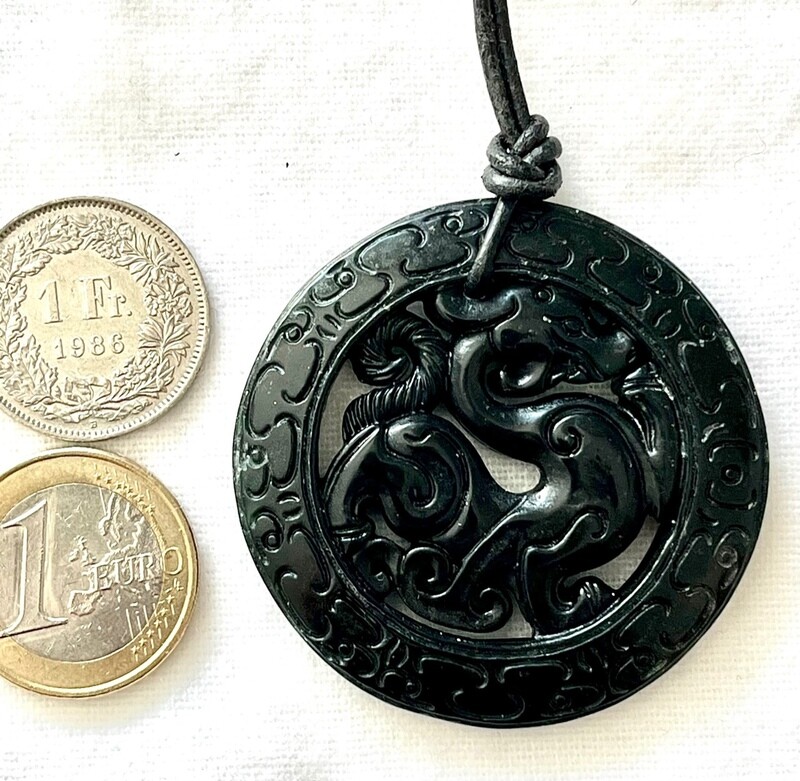 Drachen aus Schwarzer Jade Anhänger