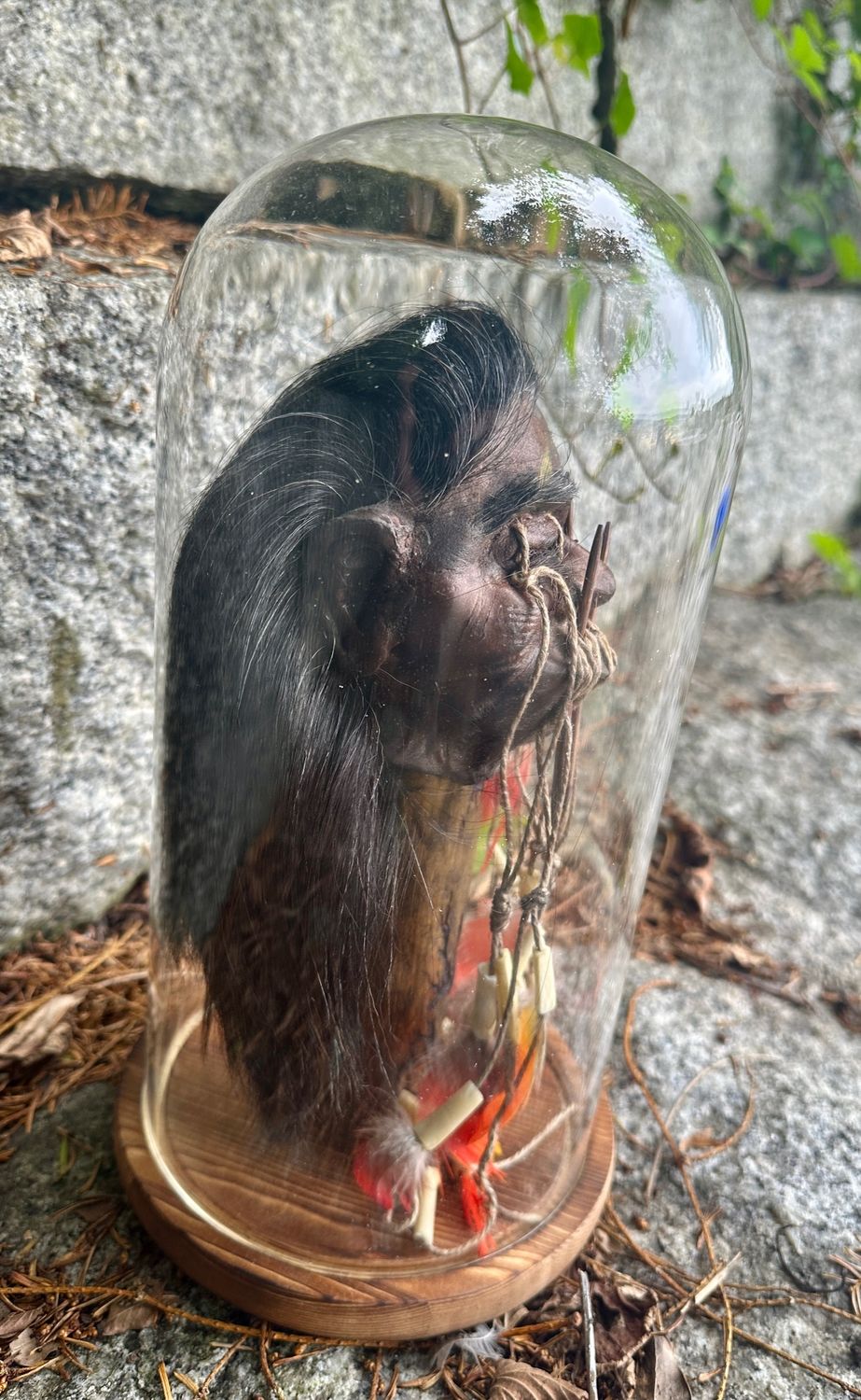 Seltener und hochwertig gefertigter Schrumpfkopf -Tierhaut