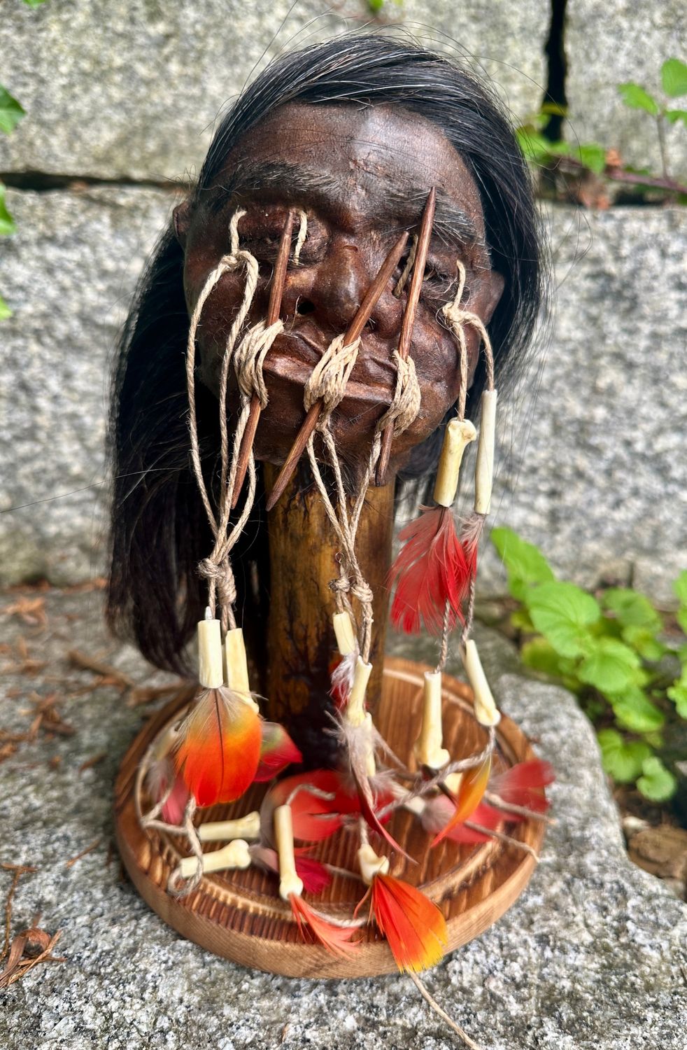 Seltener und hochwertig gefertigter Schrumpfkopf -Tierhaut