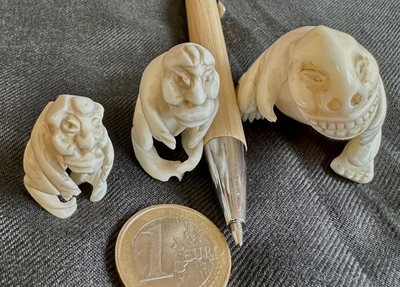 Drei  ältere Tupilaks aus Narwalzahn - 1963 in Grönland erworben