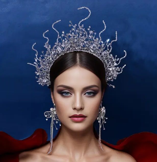 The Titania Fantasy Tiara and Earrings