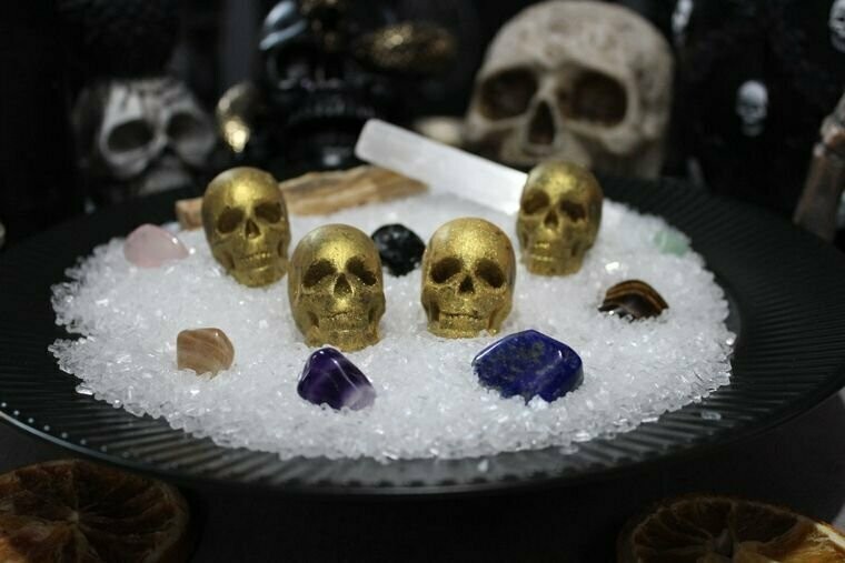 Cures & Curses Golden Skulls  Wax Melts