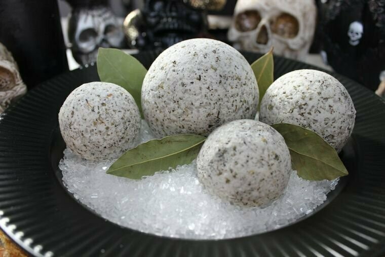 Cures & Curses Cleansing Sage Bath Bomb