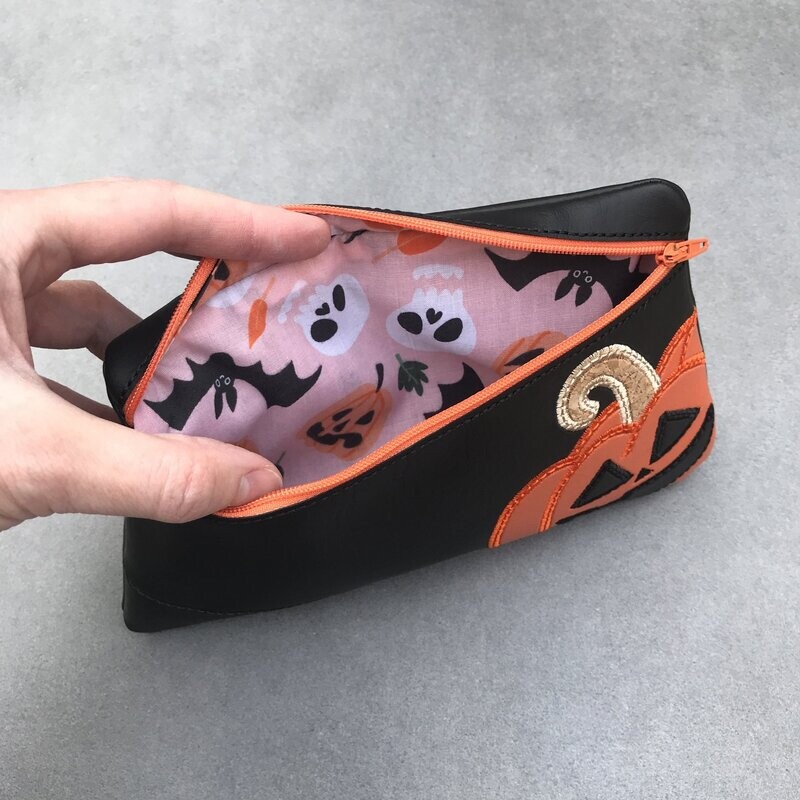 Poppy & Belle Large Pumpkin Bag- Assorted Colours, Colour: Orange/ Peach Inside