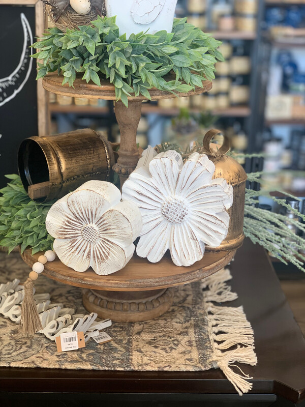 WT 6" White Flower Lg Wood Style Resin