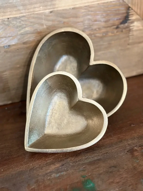 Pdg Lg Ant. Brass Heart Bowl 6.25x6