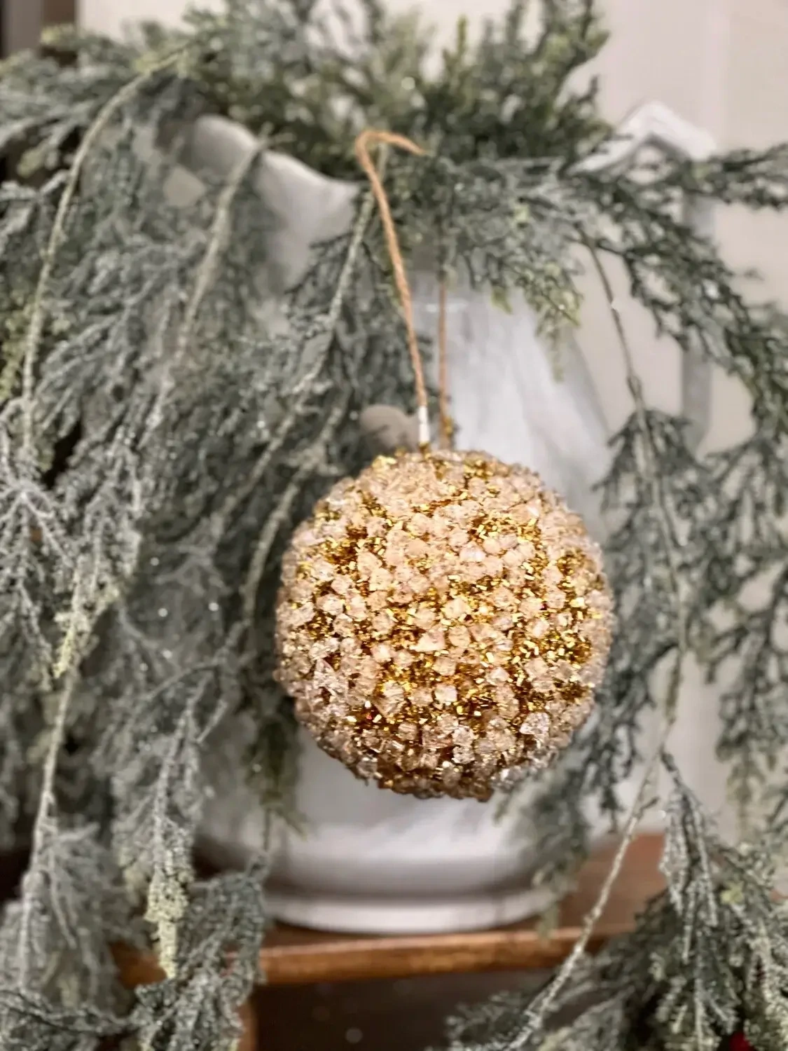 Reg 4&quot; Gold Diamond Ice Orn Ball