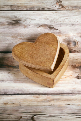 47th Lg Wood Heart Box