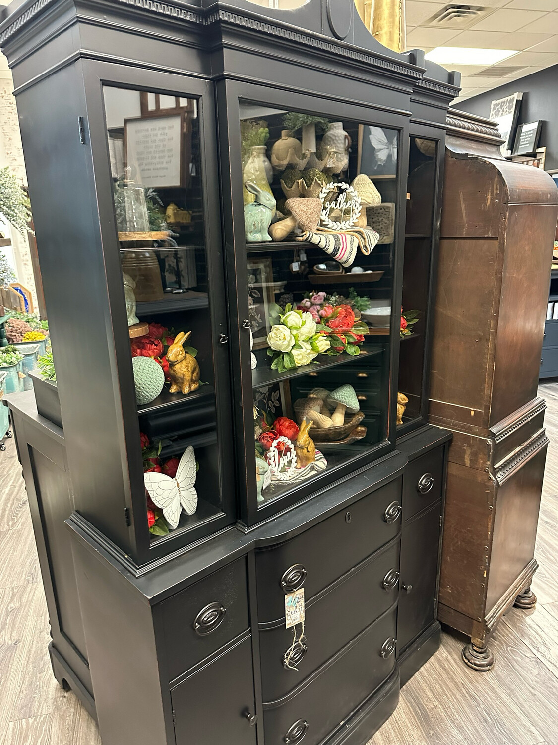 VV Black Hutch 43.5w/16d/77h sale 
