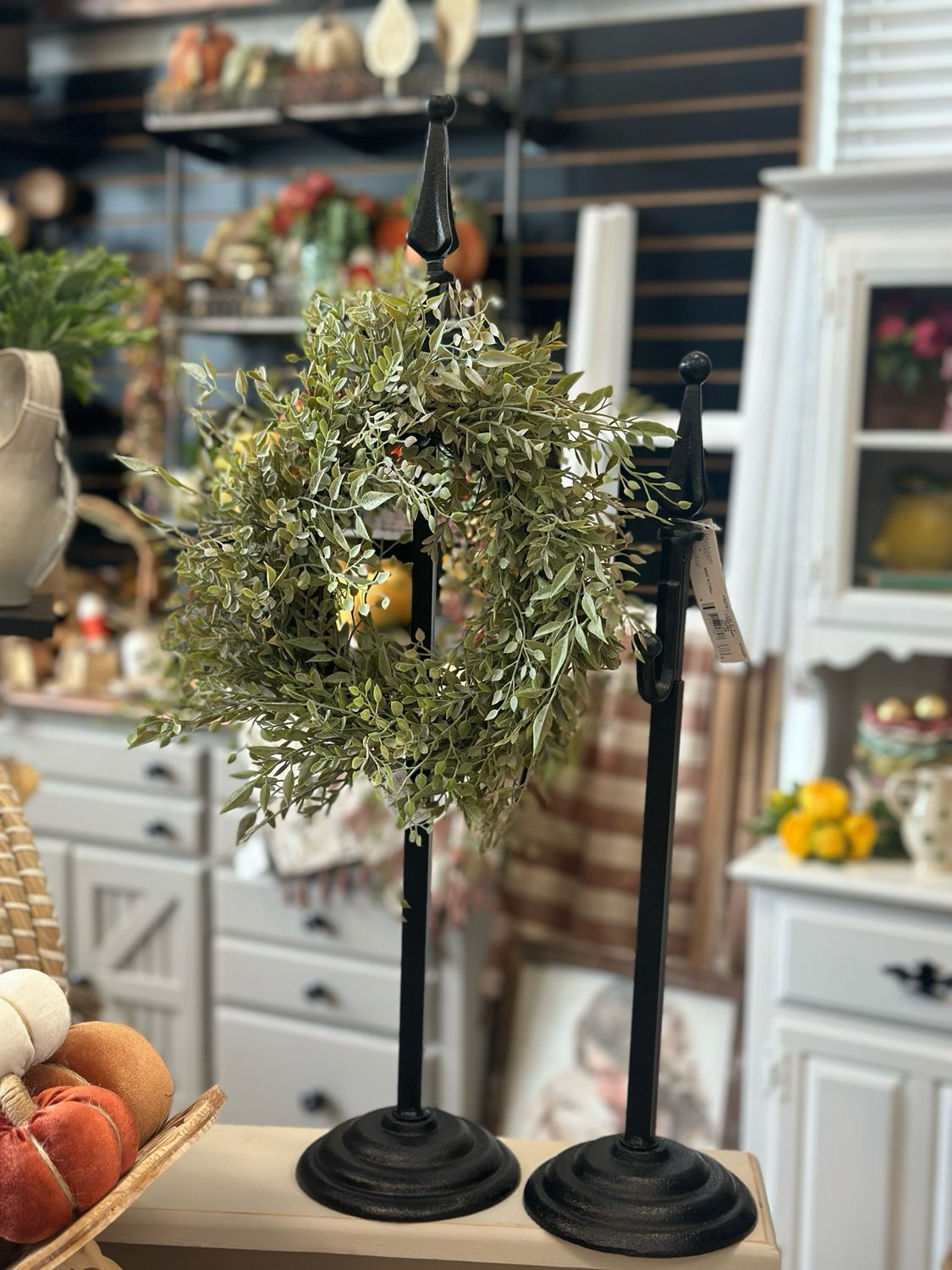 Lan 21.5&quot; Finial Wreath Holder