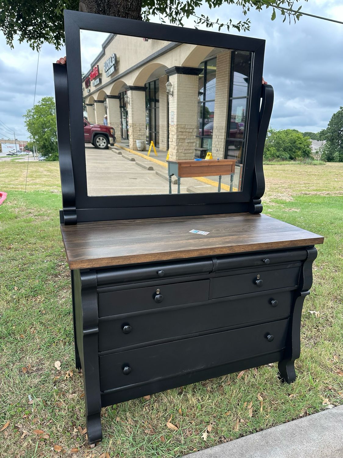 VV LB Dresser/mirror Sale