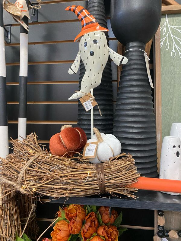 MP 18" Ghost Tin Sitter
