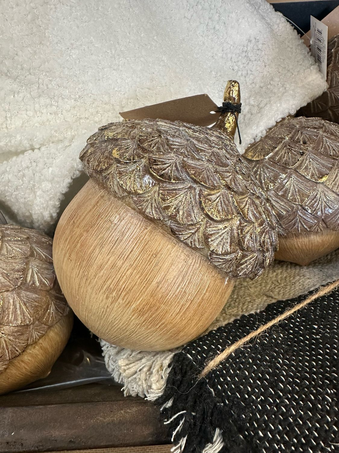 Cco Lg Resin Acorn 5.5x4