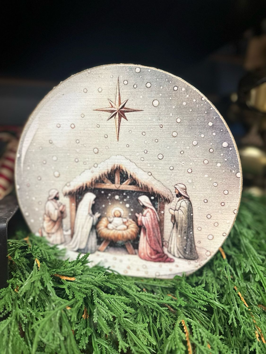 Jarmz Globe 9x8 Nativity