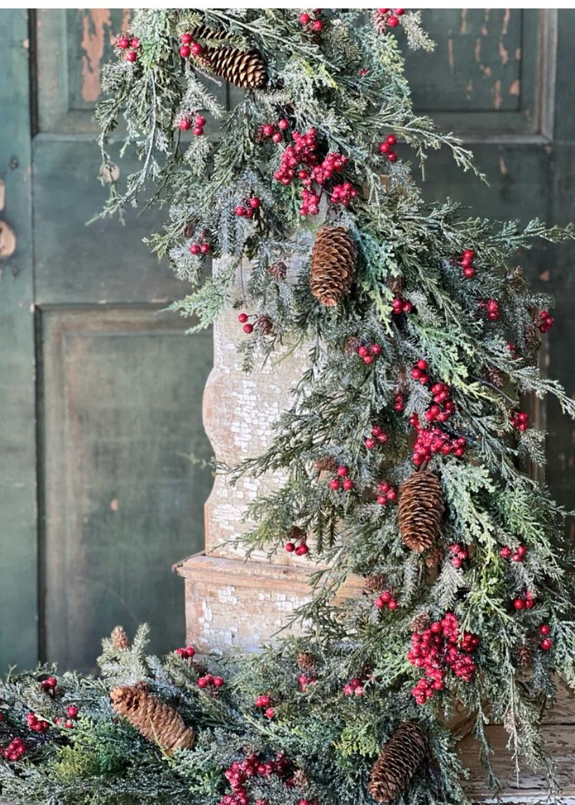 Lan 5&#39; Divinity Berry Cedar Garland